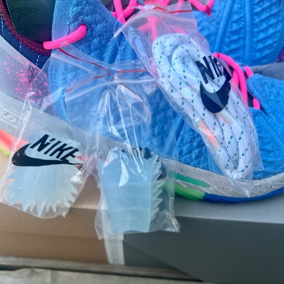 Lebron XVIII University Blue/Metallic Gold Men’s Size 10 Women’s Size 11.5 - Picture 5 of 13